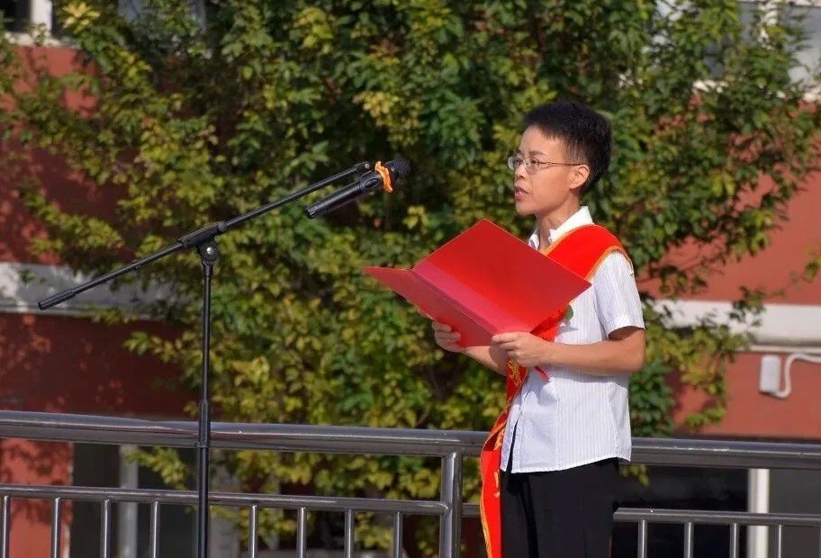 继续浏览大会在热烈的氛围中拉开帷幕