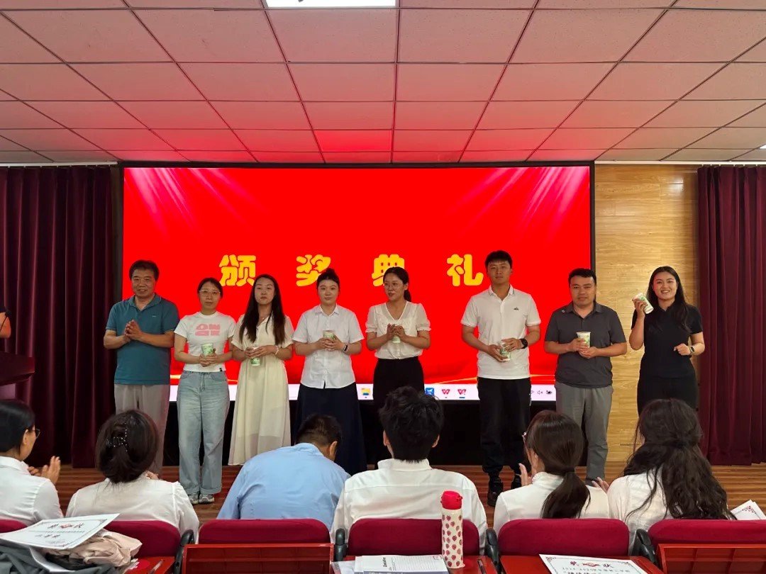 以汇报展成长